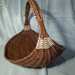 Лукошко из газетных трубочек