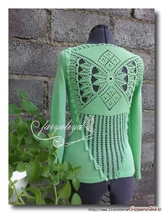 Необычный пуловер с ажурной спиной