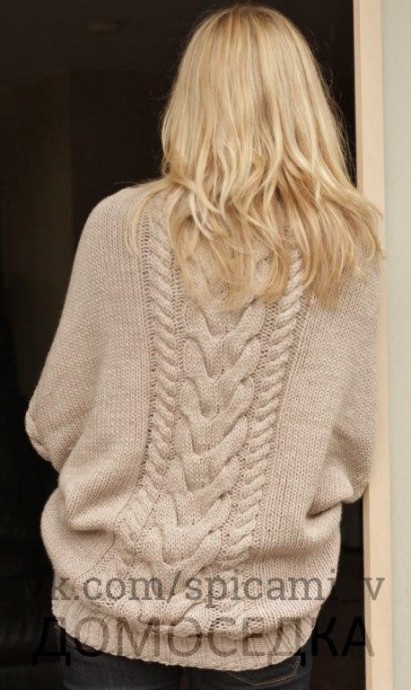 Красивый вязаный шраг от Melissa Schaschwary выполнен спицами узором из кос