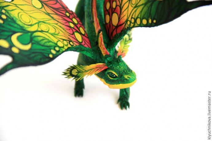 Лепим чудесного интерьерного дракончика из бархатного пластика