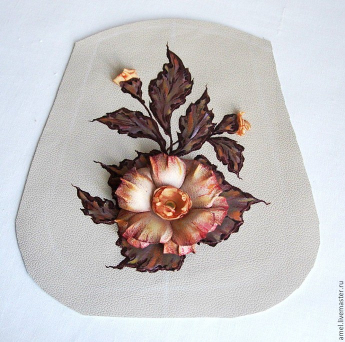 Декор сумки с цветком