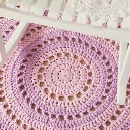 ​Плотный вязаный коврик