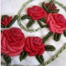 Вышиваем на связанных своими руками вещах