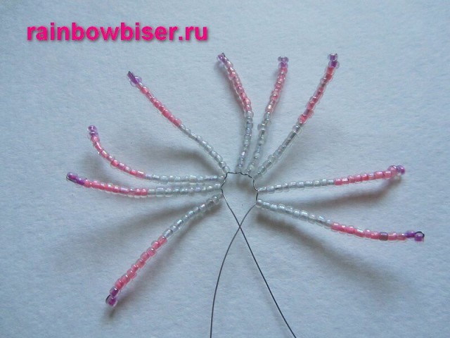 Необычный цветок из бисера