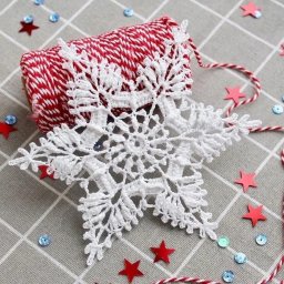 ​Снежинки на ёлку