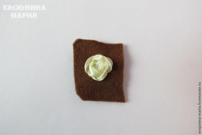 Брошь "Роза с ягодками"