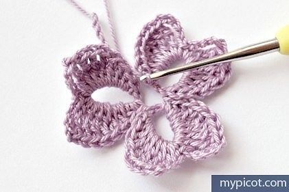 Цветочный узок крючком