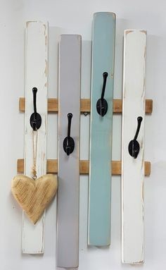 ​Идеи минималистичных деревянных вешалок