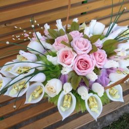 Конфетный букет с розами