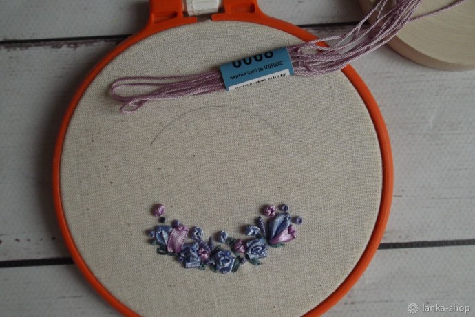 Игольница с вышивкой