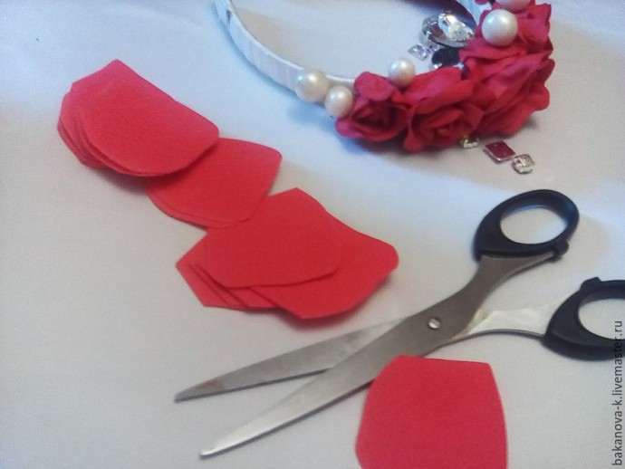 Оформление тыльной части цветочного ободка