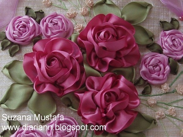 Вышивка лентами: розочки