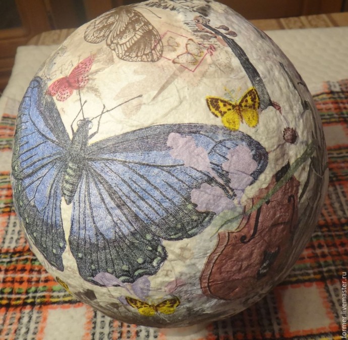 Большой декоративный шар из папье-маше