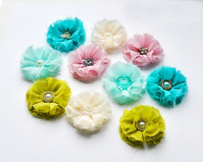 Очаровательные цветы из ткани