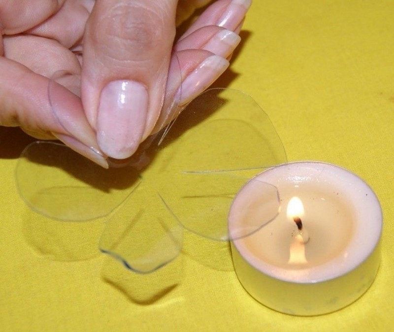 Вешалка с цветами из пластиковых бутылок