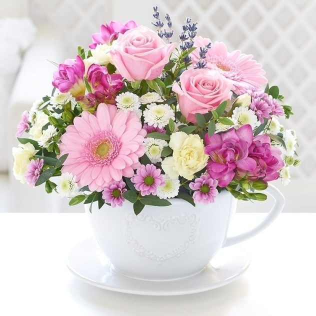 Цветочные композиции в чашках