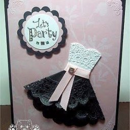 ​Декорирование открытки платьем из салфеток