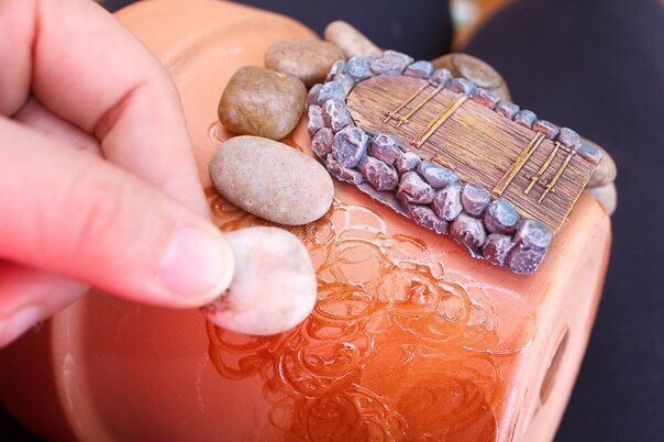 ​Домик из цветочного горшка