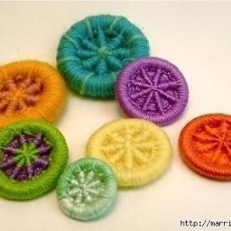 ​Интересный вариант пуговиц для вязаной одежды