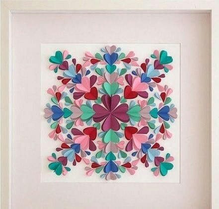Идея для панно из бумажных сердечек