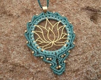 Украшение в технике макраме