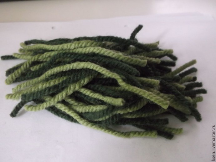 Декоративная ёлка из пряжи