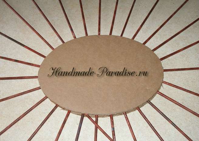 Плетение ежика из газетных трубочек