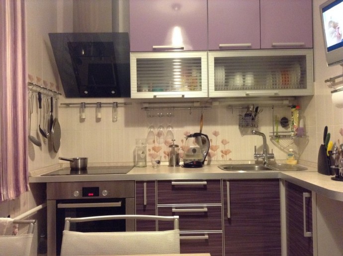 Продуманный дизайн очень маленькой кухни