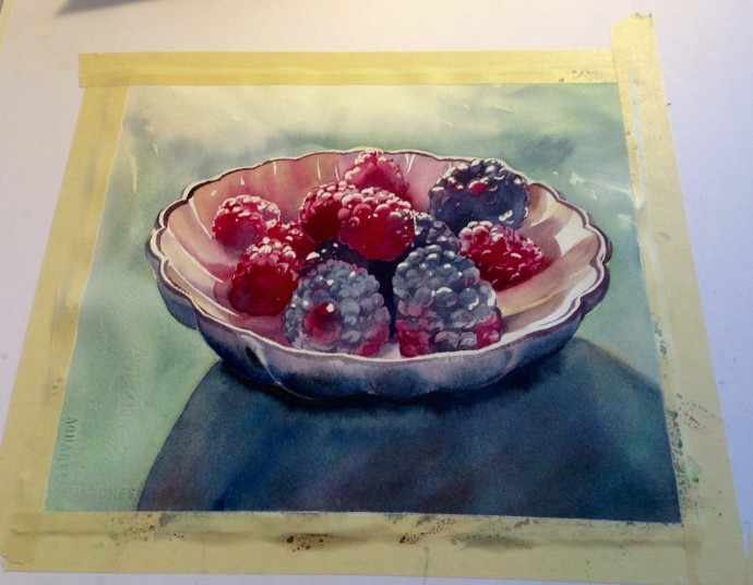 ​Акварельный натюрморт с ягодами в тарелке