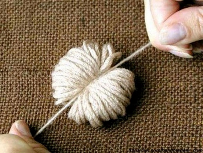 Помпоны бывают не только на шапочках Помпоны бывают не только на шапочках