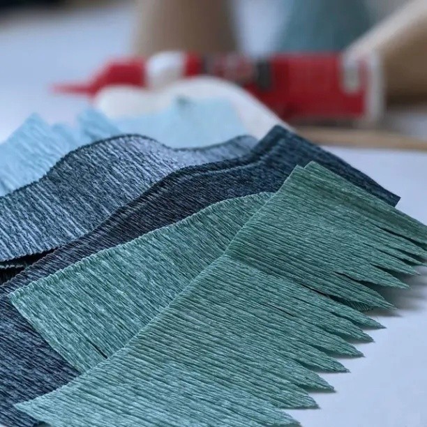 Настольная елочка из гофрированной бумаги