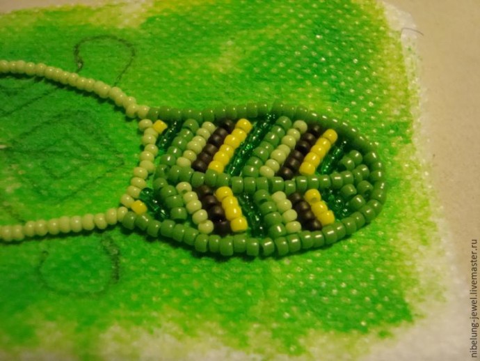 Утконос в этническом стиле