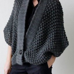 Оригинальный жакет-пончо спицами