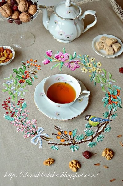 Нежная цветочная вышивка крестом