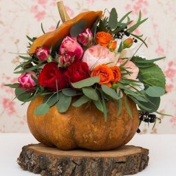 ​Осенняя цветочная композиция в тыкве