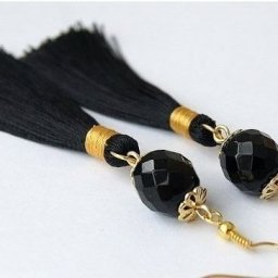 Стильные серьги-кисточки из ниток