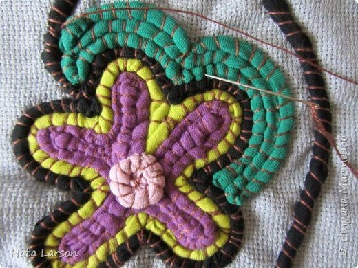 ​Вышивка пряжей из старых футболок