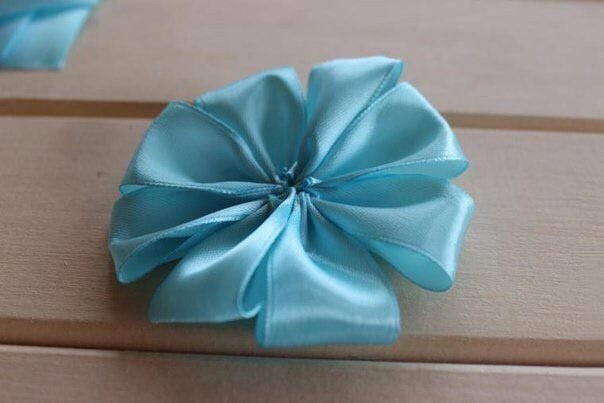 Бантики из атласных лент