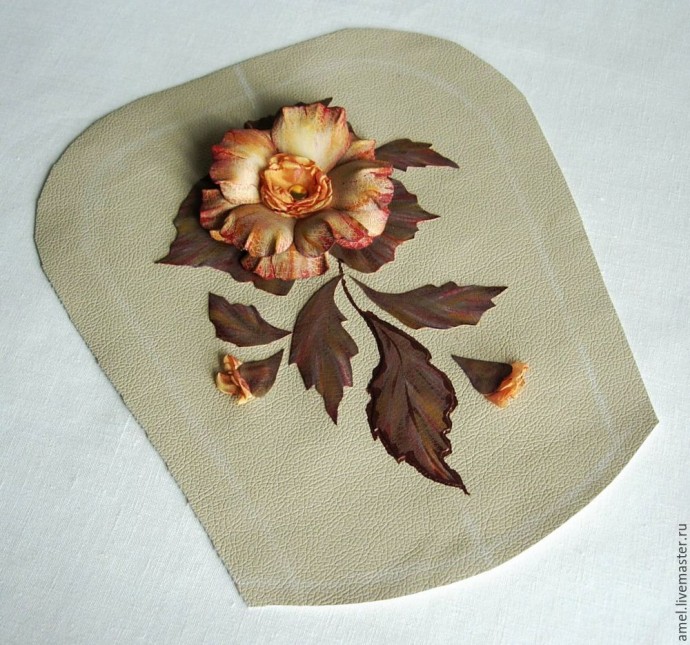 Декор сумки с цветком