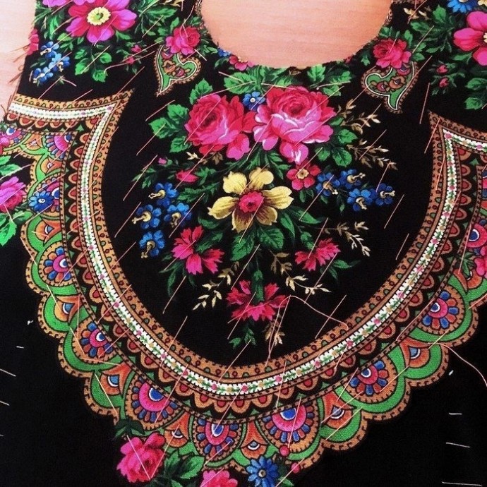 Декорируем платье русским платком: мастер-класс