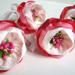 Нарядные цветы из лент