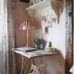Стол от старой швейной машинки как элемент декора