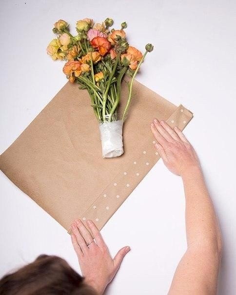 ​Как просто и одновременно красиво упаковать живые цветы