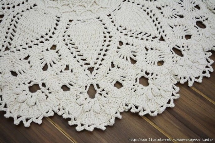 Шикарный круглый вязаный коврик
