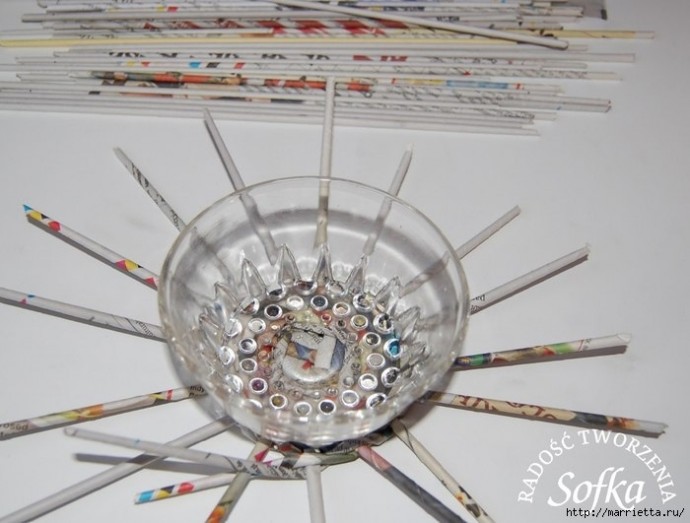 Круглая корзинка или шкатулочка из газетных трубочек: мастер-класс