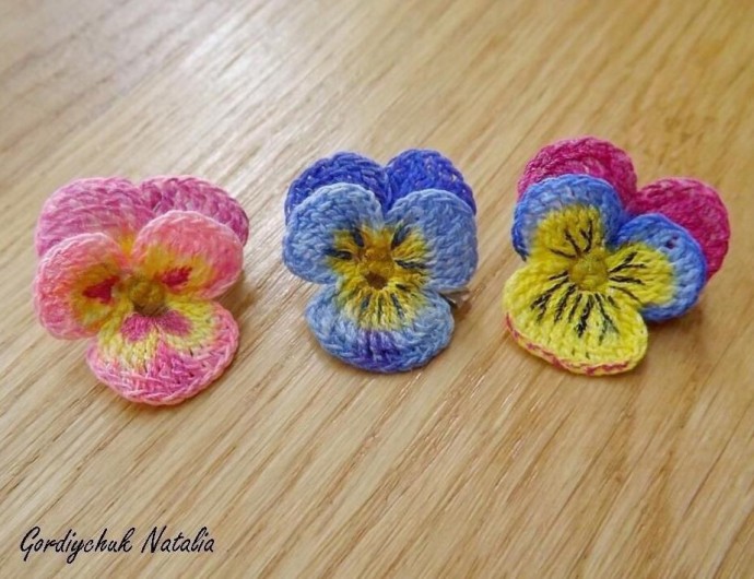 Разноцветные анютины глазки