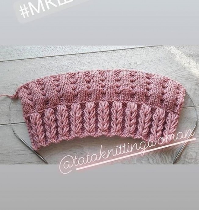 Вяжем шапочку объемным узором