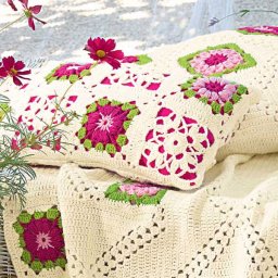 Вяжем крючком подушку из квадратных мотивов