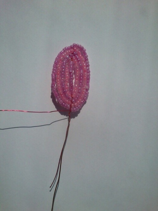 Красивый цветочек из бисера