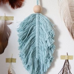 Перо-листик в технике макраме